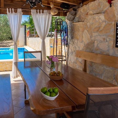 Plum Holiday Home Kaštel Stari Exteriör bild