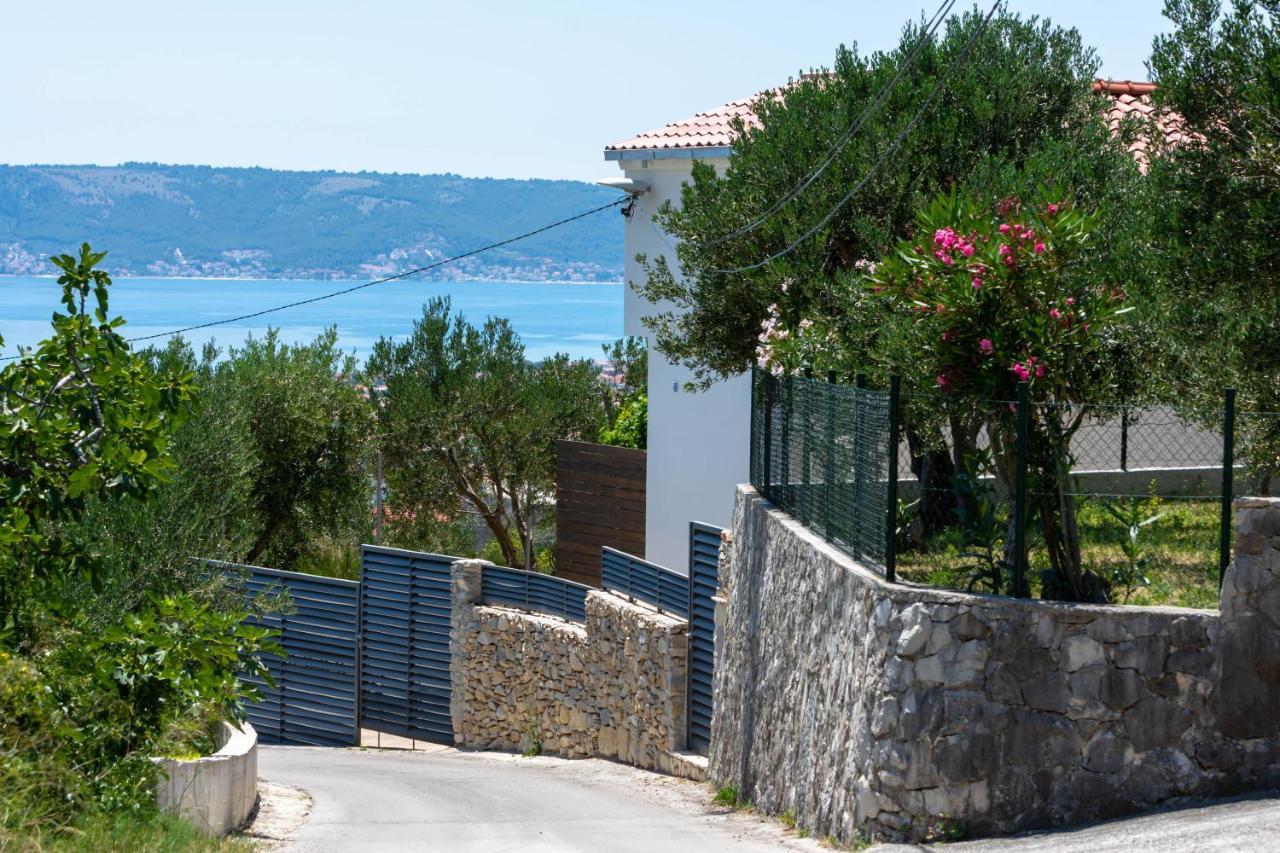 Plum Holiday Home Kaštel Stari Exteriör bild