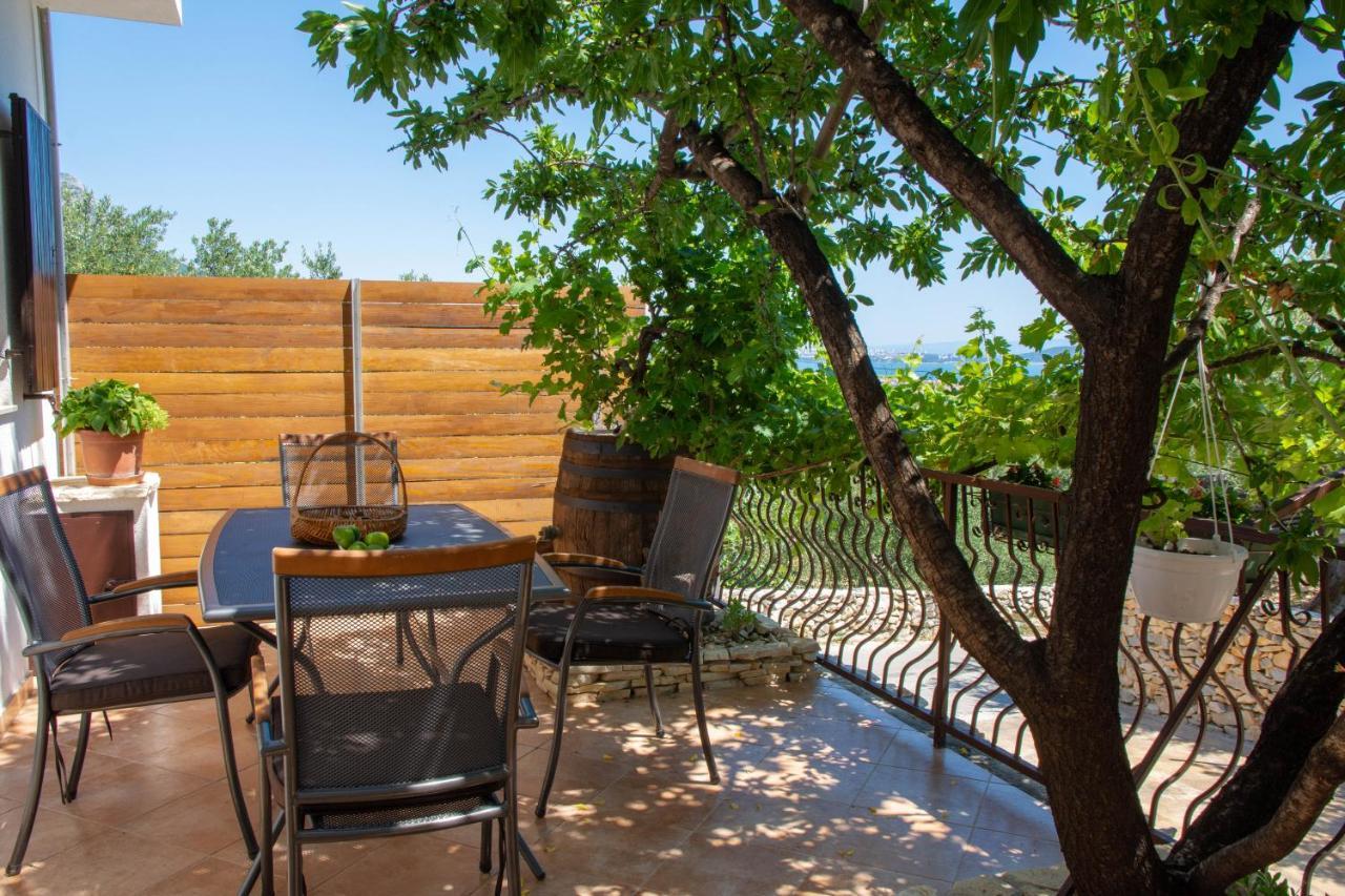 Plum Holiday Home Kaštel Stari Exteriör bild