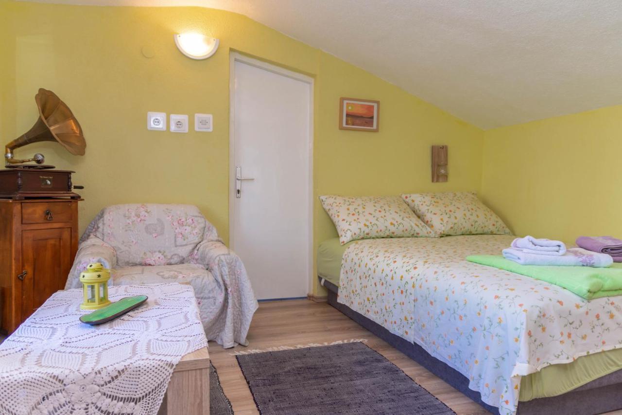 Plum Holiday Home Kaštel Stari Exteriör bild