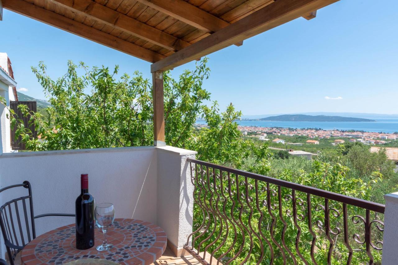 Plum Holiday Home Kaštel Stari Exteriör bild