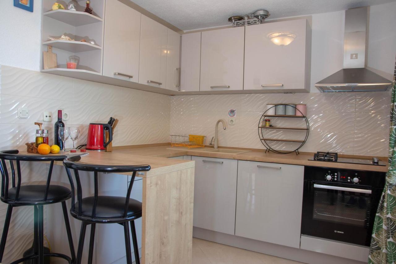 Plum Holiday Home Kaštel Stari Exteriör bild
