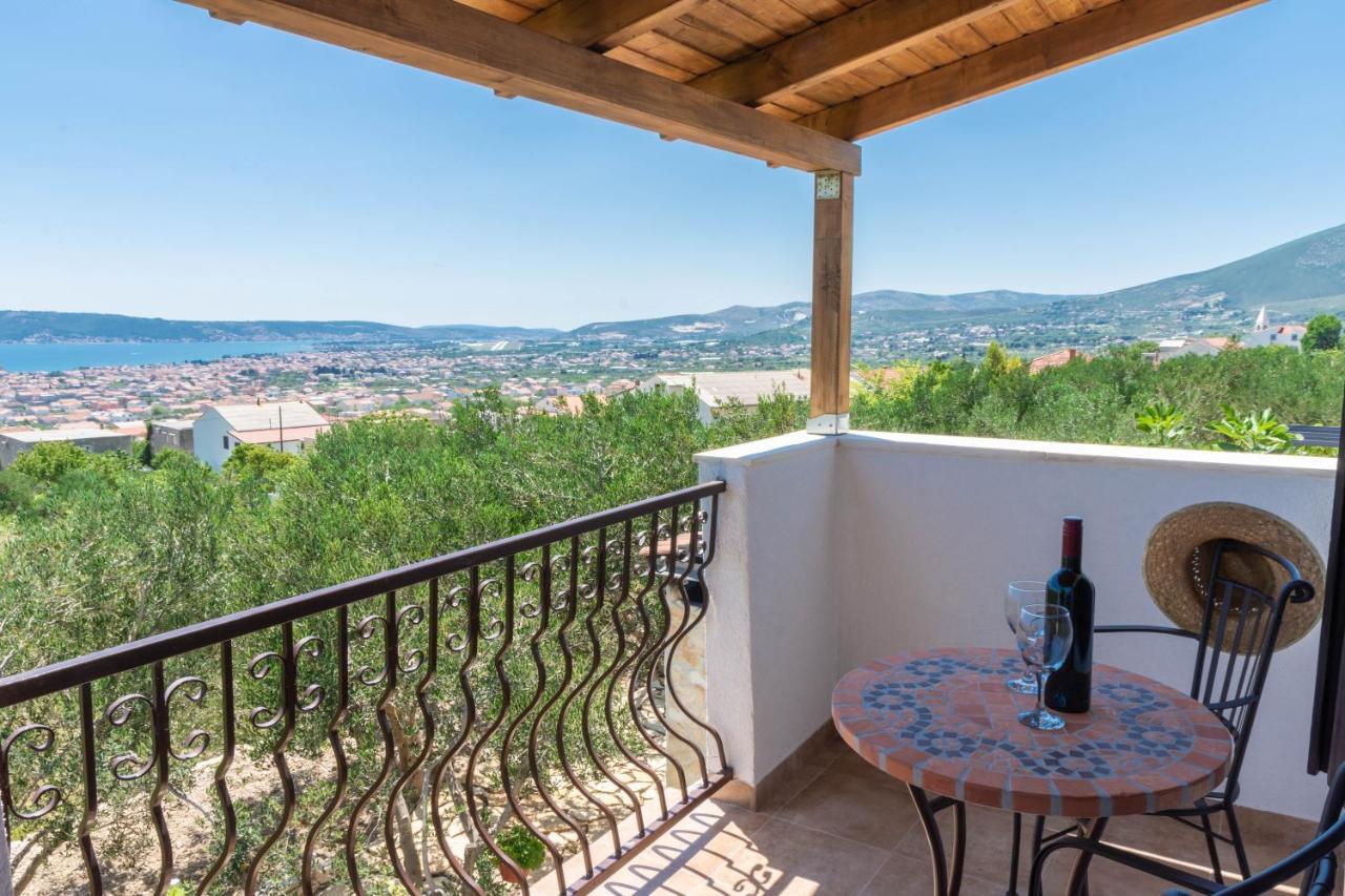 Plum Holiday Home Kaštel Stari Exteriör bild