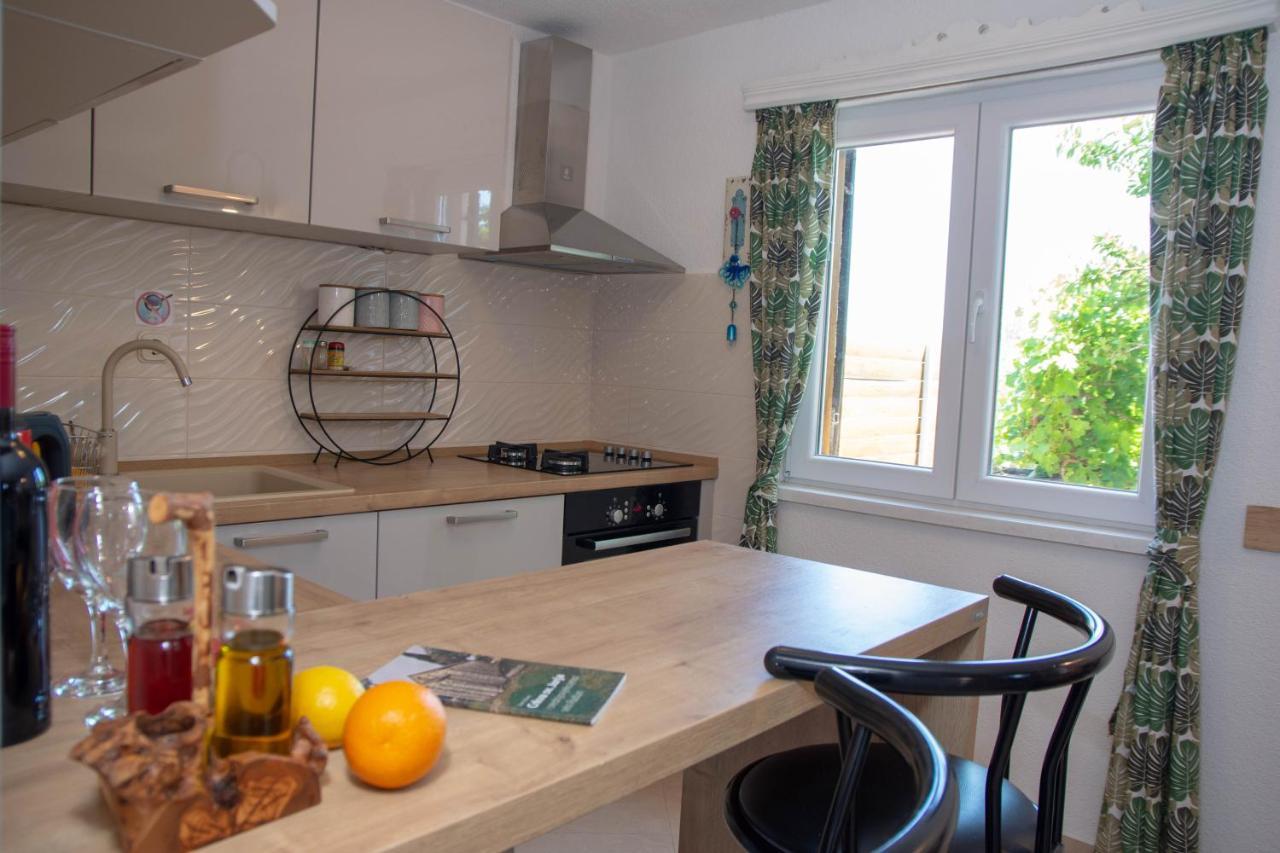 Plum Holiday Home Kaštel Stari Exteriör bild