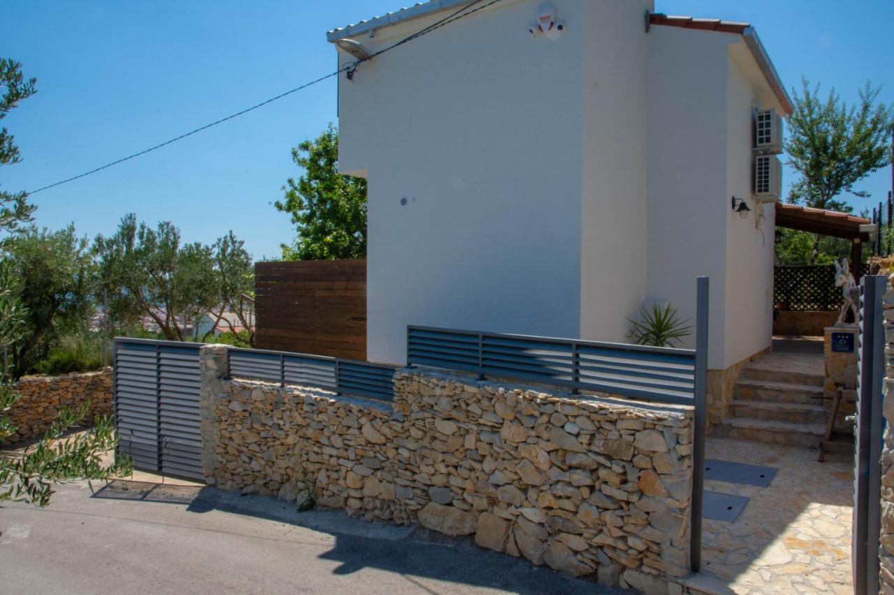 Plum Holiday Home Kaštel Stari Exteriör bild