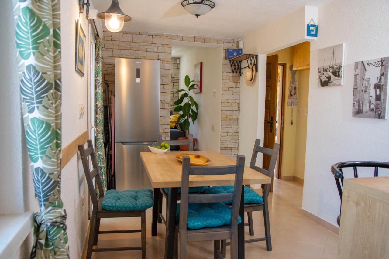 Plum Holiday Home Kaštel Stari Exteriör bild