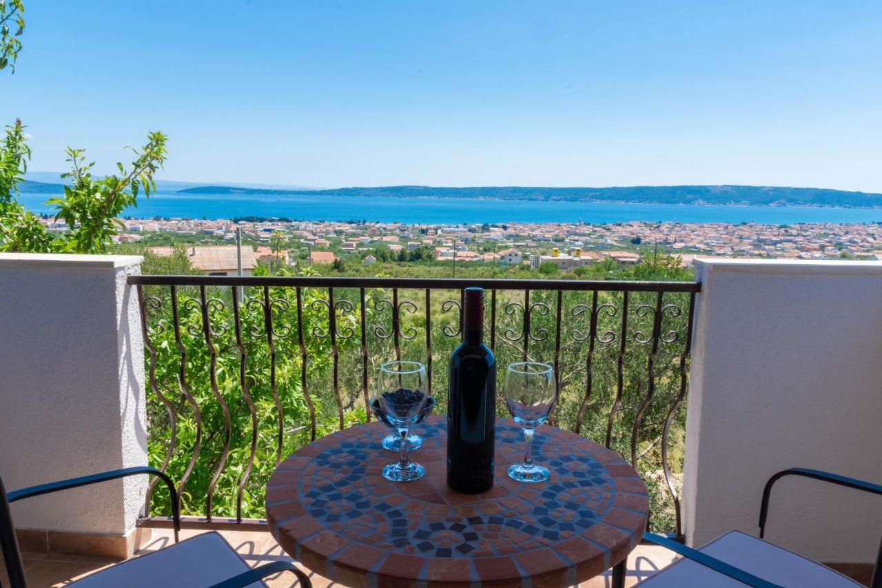 Plum Holiday Home Kaštel Stari Exteriör bild