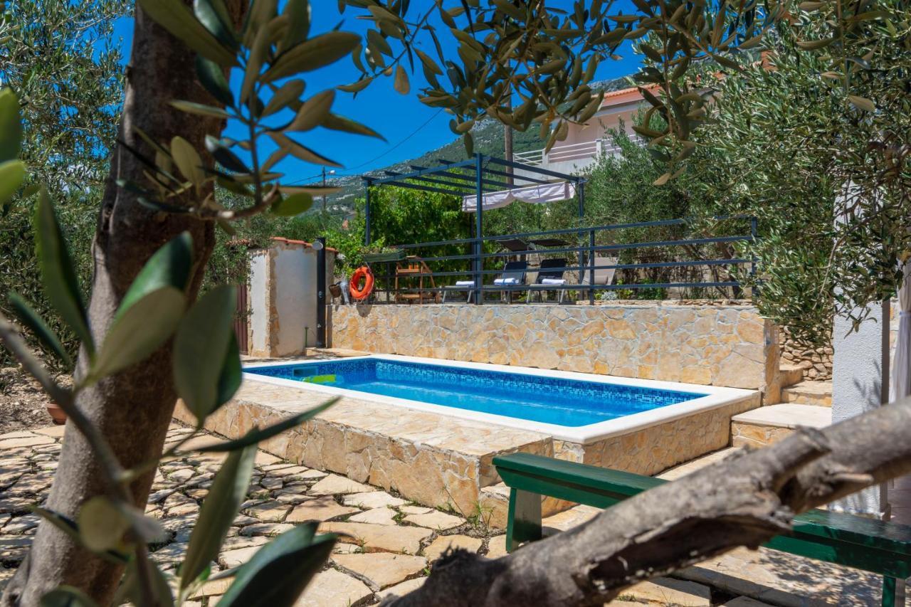 Plum Holiday Home Kaštel Stari Exteriör bild