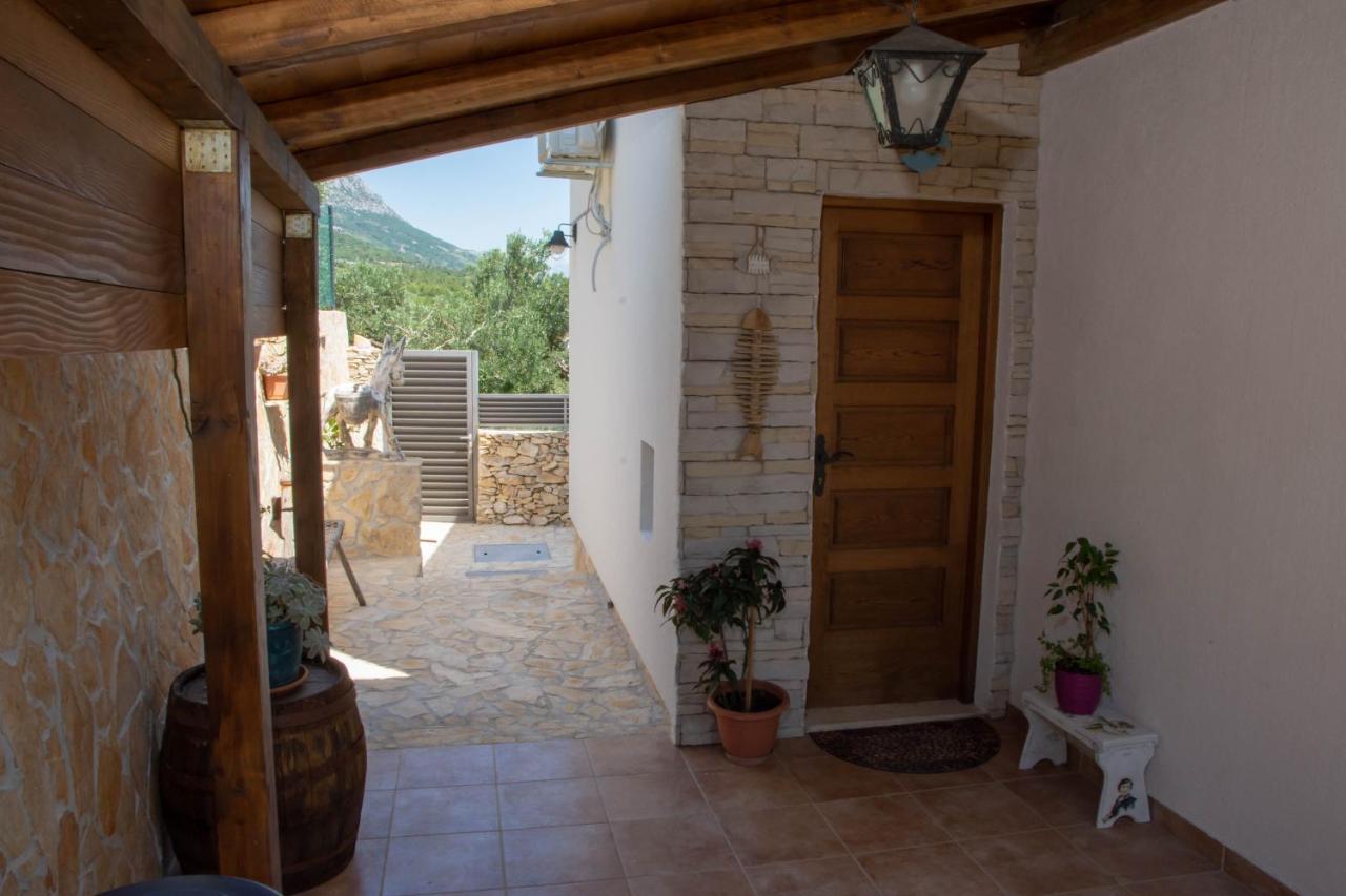 Plum Holiday Home Kaštel Stari Exteriör bild